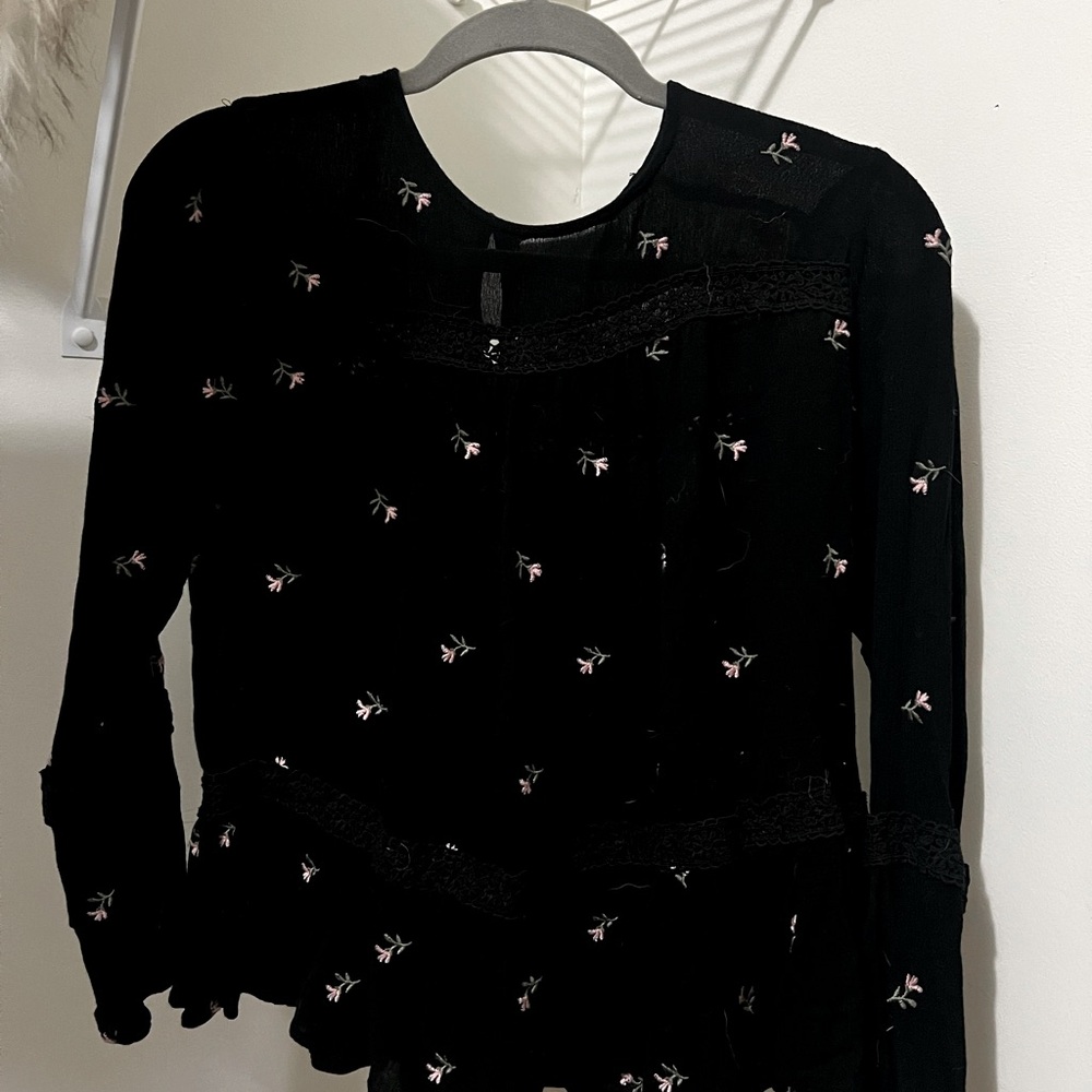 Black long sleeve flowy top.